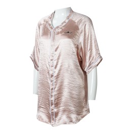 BU40 Manufacture of short-sleeved women's baseball shirts. Group custom baseball shirt styles. Button pink embroidered LOGO baseball shirt center BU40 Manufacture of short-sleeved women's baseball shirts. Group custom baseball shirt styles. Button pink embroidered LOGO baseball shirt center